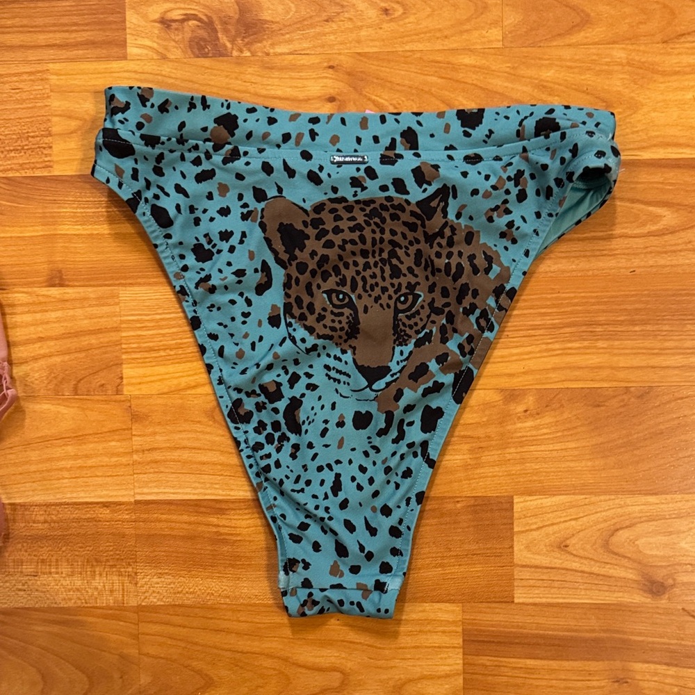 VICTORIA’S SECRET SWIM TIGER BIKINI BOTTOM SMALL NEW